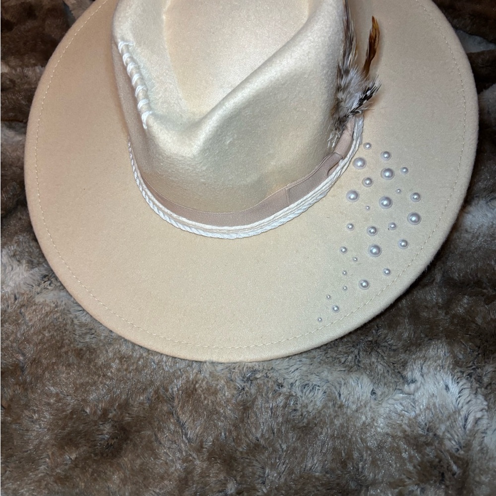 Elegant Cream Fedora with Feather Accent